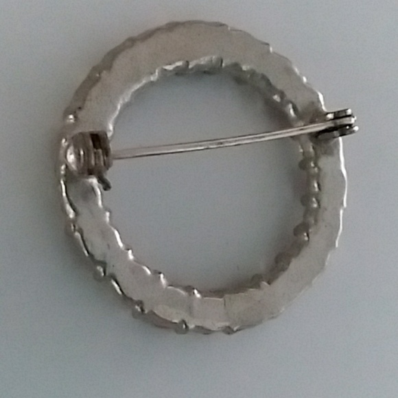 Red and white stone brooch pin - Picture 2 of 3